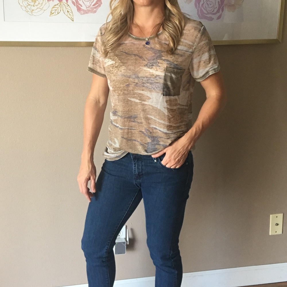 Thin, cotton-poly camo T-shirt - Large